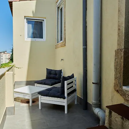 דירה The Back Street Nest