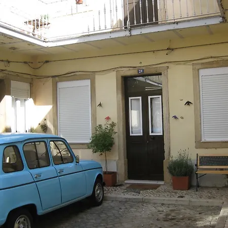 דירה The Back Street Nest