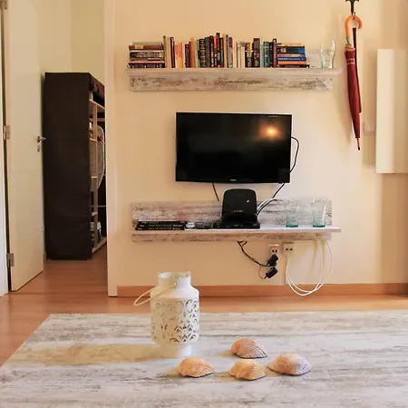 דירה The Back Street Nest