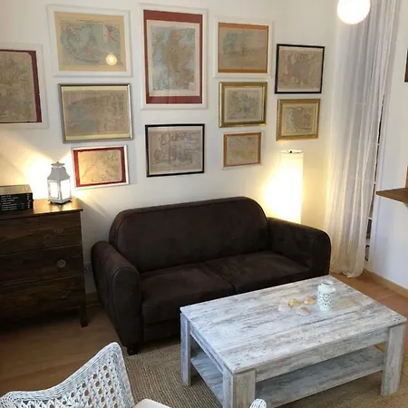 דירה The Back Street Nest *