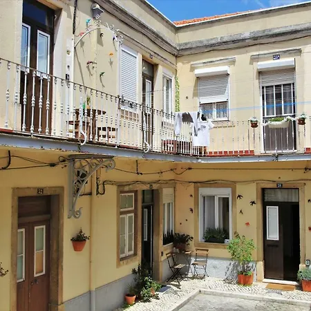 The Back Street Nest Апартаменты Лиссабон