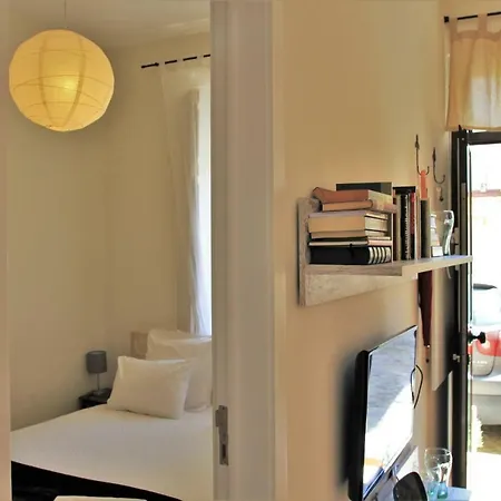 דירה The Back Street Nest